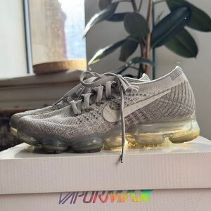 Nike Women's Light Gray Air VaporMax Flyknit Sneakers